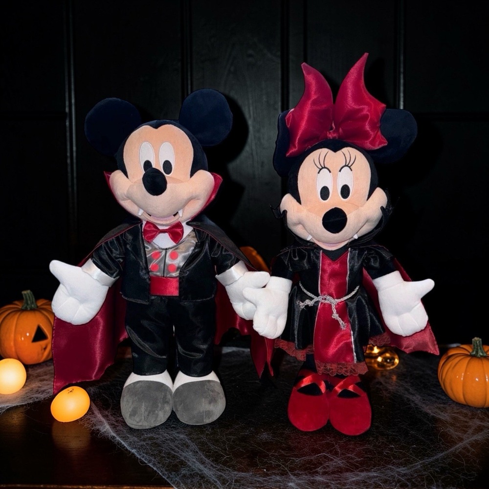 Disney Vampire Mickey Witch Minnie Mouse Halloween Greeters Cape Bow‎ Tabletop